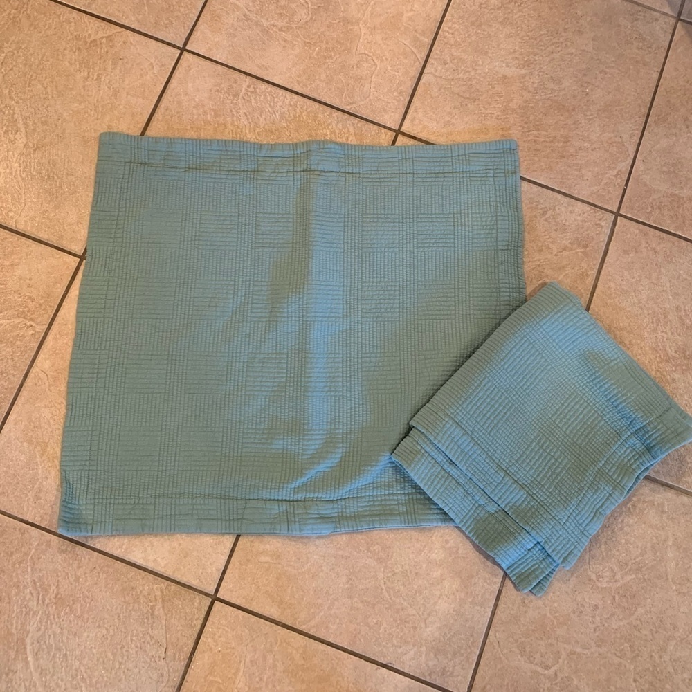 L.L. Bean Light Green Textured Gauzy 100% Cotton Standard Sham Set of 2